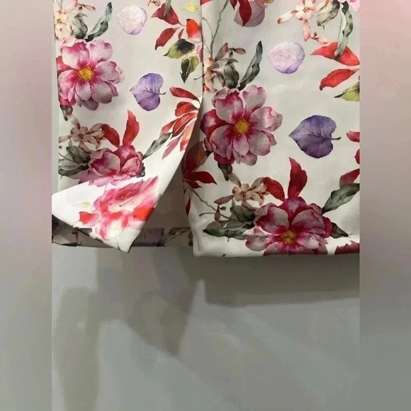 Eci ny Floral Pencil Skirt with Back Slit - Size S - Picture 6 of 7